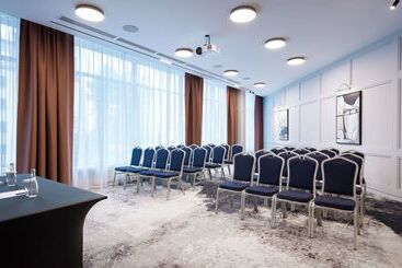 هتل Doubletree By Hilton  Novosibirsk