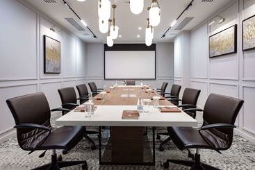 هتل Doubletree By Hilton  Novosibirsk