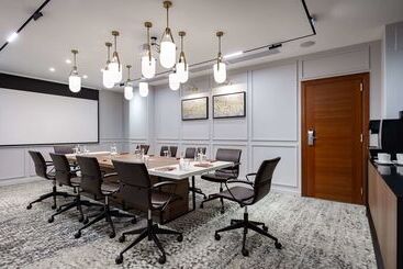 هتل Doubletree By Hilton  Novosibirsk