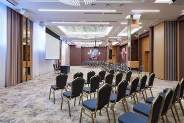 هتل Doubletree By Hilton  Novosibirsk