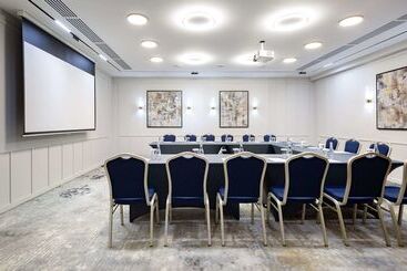 هتل Doubletree By Hilton  Novosibirsk