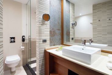 هتل Doubletree By Hilton  Novosibirsk