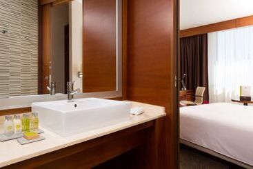 هتل Doubletree By Hilton  Novosibirsk