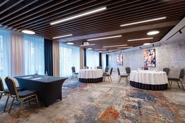 هتل Doubletree By Hilton  Novosibirsk