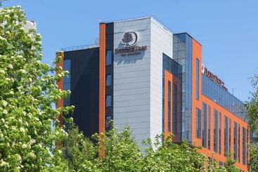 هتل Doubletree By Hilton  Novosibirsk