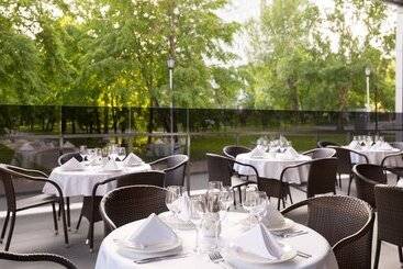 هتل Doubletree By Hilton  Novosibirsk