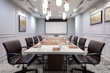 هتل Doubletree By Hilton  Novosibirsk