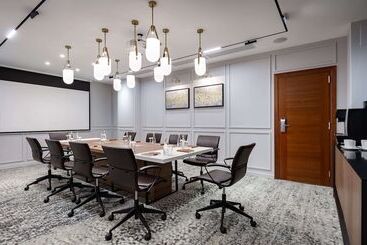 هتل Doubletree By Hilton  Novosibirsk