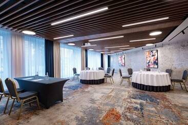 هتل Doubletree By Hilton  Novosibirsk