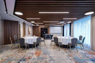 هتل Doubletree By Hilton  Novosibirsk