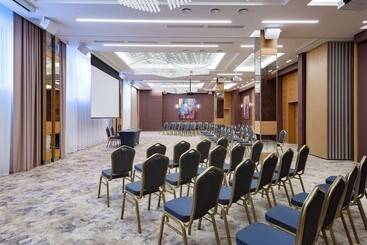 هتل Doubletree By Hilton  Novosibirsk