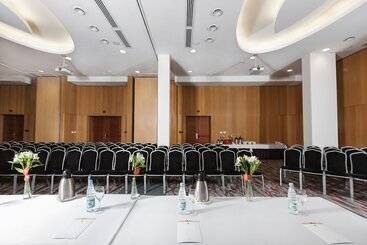 هتل Doubletree By Hilton  Novosibirsk