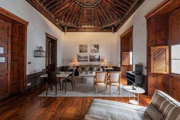 هتل Isla Baja Suites