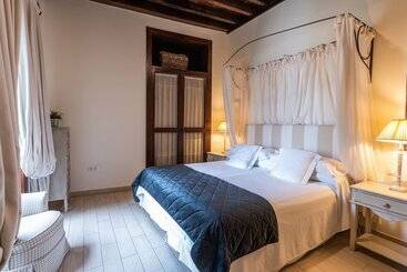 هتل Isla Baja Suites