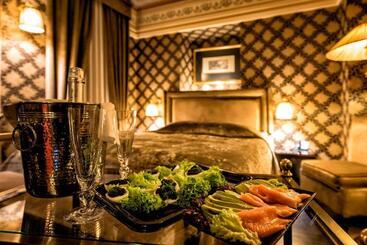 Maison Grecque Hotel Extraordinaire - Patras