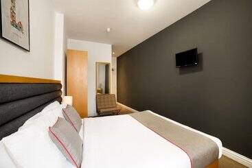 هتل OYO London Luton