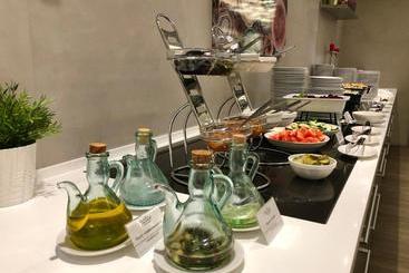 هتل Repino Cronwell Park  & Spa