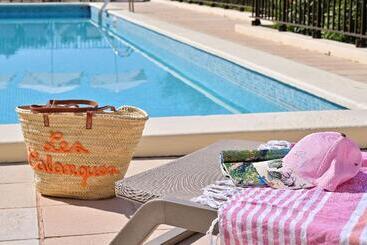 هتل Residence Les Calanques
