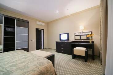 Business Hotel Senator