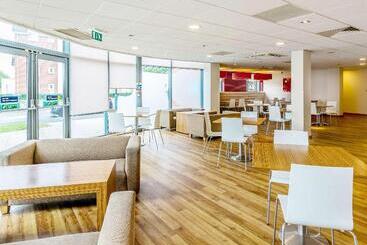 هتل Travelodge Stratford Upon Avon