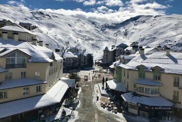 Inside Plaza Sierra Nevada - سیرا نوادا