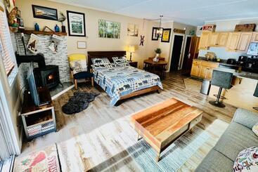 هتل آپارتمان Attitash Mountain Village Studio   Slope View   Ski   Newly Renovated