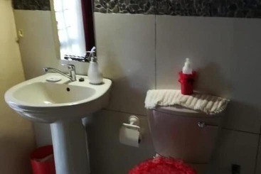 تختخواب و صبحانه Reemaros Guest House