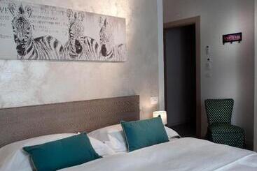 هتل Le Suites   Di Fronte Ospedale Sacro Cuore