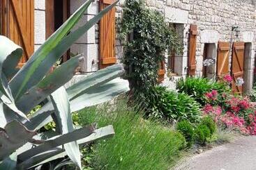 تختخواب و صبحانه La Grange