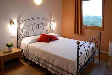 ホテル Agriturismo Fioralba