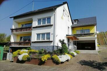 ペンション Gästehaus Bausch