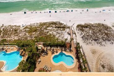 Destin Towers   Middle Unit On The Beach!