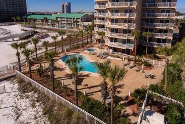 Destin Towers   Middle Unit On The Beach!