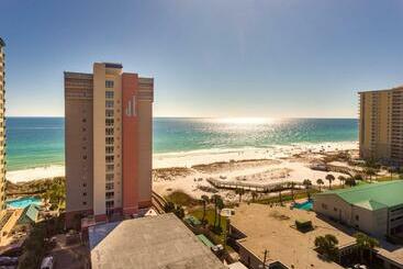 Destin Towers   Middle Unit On The Beach!