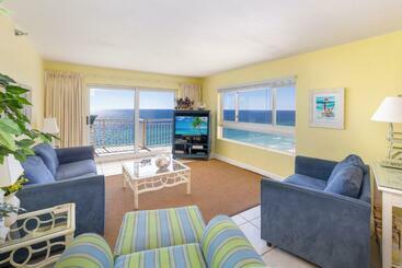 Destin Towers   Middle Unit On The Beach!