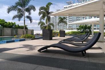 Mactan Newtown With Sun Set And Garden View