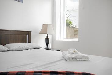 پانسیون Homa Homestay Hotel By Olympic Stadium Montreal Auberge Hostel