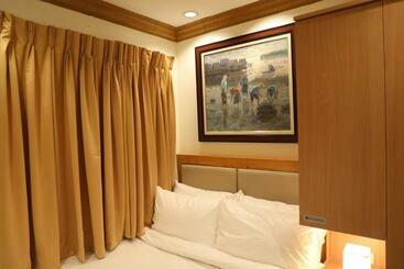 پانسیون Stay Amare Bayswater Mactan