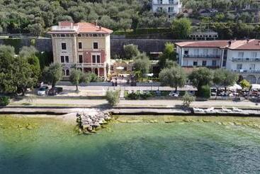 پانسیون Villa Torre   Atmosfera Romantica