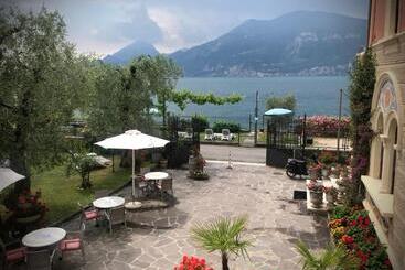 پانسیون Villa Torre   Atmosfera Romantica