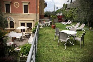 پانسیون Villa Torre   Atmosfera Romantica