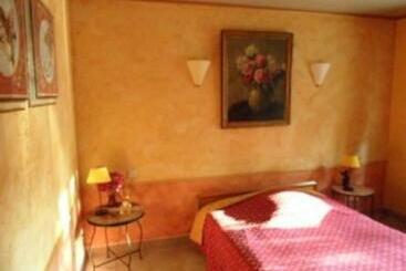 Bed and Breakfast L Oliveraie En Provence