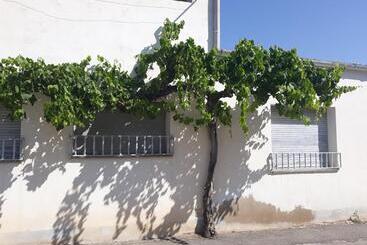 تختخواب و صبحانه Casa La Foradada