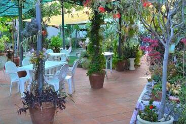 هتل Agriturismo Terre Di Mare Bordighera