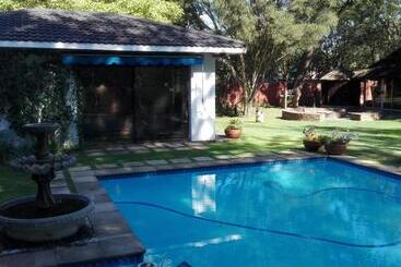 پانسیون Azrielle Guesthouse