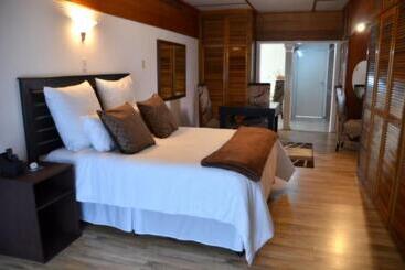 پانسیون Azrielle Guesthouse