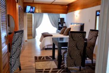 پانسیون Azrielle Guesthouse