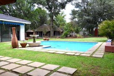 پانسیون Azrielle Guesthouse