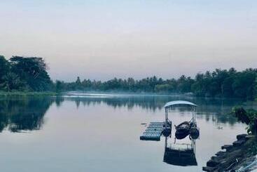 تختخواب و صبحانه Baantia Chomtawan