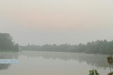 تختخواب و صبحانه Baantia Chomtawan
